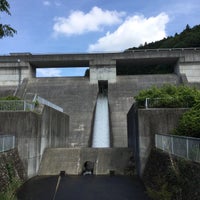 Photo taken at 雨山ダム by Tadashi on 5/20/2018
