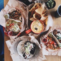 Foto tirada no(a) Moontower Tacos por Heather M. em 2/2/2015