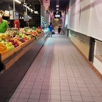 Photo taken at Mercat Municipal de la Masuca by Ferran X. on 7/17/2017