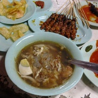 Foto scattata a Sate Tulang &amp;amp; Soto Banjar &amp;quot;Eldorado&amp;quot; da Beta R. il 4/20/2013