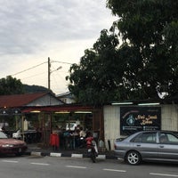Photo taken at Nasi Lemak Kukus Pendekar Mustar by Irwan A. on 12/11/2016