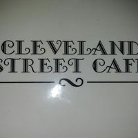 รูปภาพถ่ายที่ Cleveland Street Cafe โดย Benny B. เมื่อ 2/14/2013