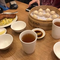 Photo taken at Din Tai Fung 鼎泰豐 by Kenneth C. on 3/30/2017