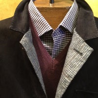 Foto scattata a Morris &amp;amp; Sons Clothier da Lisa G. il 11/2/2012