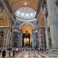 Photo taken at St. Peter&amp;#39;s Basilica by Fredrik O. on 8/10/2022