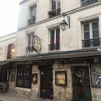 Photo taken at La Taverne de Montmartre by Gil F. on 12/18/2018