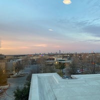 Foto diambil di Residence Inn Austin-University Area oleh Sarah B. pada 2/13/2023