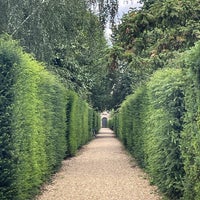 Photo taken at Chiswick House &amp;amp; Gardens by Berat Y. on 7/26/2023