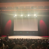 Das Foto wurde bei Cemal Reşit Rey Konser Salonu von Berat Y. am 10/9/2023 aufgenommen