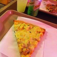รูปภาพถ่ายที่ O Pedaço da Pizza โดย Jaqueline A. เมื่อ 10/18/2012