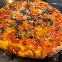 Foto tirada no(a) Need Pizza por Rodney M. em 8/17/2023