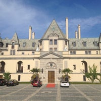 Photo taken at OHEKA CASTLE Hotel &amp;amp; Estate by Andrew C. on 7/31/2013