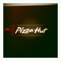 Photo taken at Pizza Hut by Jorge O. on 10/7/2012