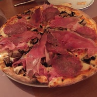 5/18/2015 tarihinde Ayca B.ziyaretçi tarafından Pizzeria Pera'de çekilen fotoğraf