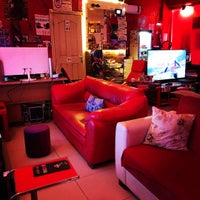 รูปภาพถ่ายที่ Red Playstation Cafe / PS5 &amp;amp; PS4 PRO โดย Arda B. เมื่อ 3/14/2019