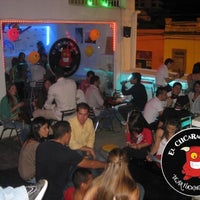Foto diambil di El Cucaracho Bar oleh Alejo Q. pada 1/4/2013