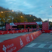 Photo taken at Bank of America Chicago Marathon by Cesar L. on 10/7/2012