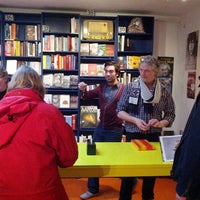 Foto tirada no(a) De Nieuwe Boekhandel por Lex d. em 12/1/2012