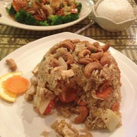 Photo taken at Jasmine Thai Restaurant by Ali W. on 11/6/2012