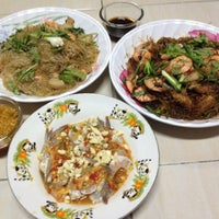 Photo taken at ร้านอาหารตามสั่งจ่าเม้ง by Chaiwat K. on 9/15/2012