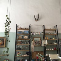Foto tirada no(a) Luna Cafe Art Shop por Ülgem Ş. em 5/31/2016
