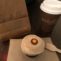 Photo taken at Sprinkles New York - Brookfield Place by Elizabeth F. on 8/9/2019