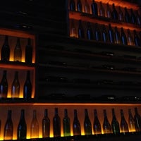Foto tirada no(a) Dickson Wine Bar por Aubrey A. T. em 10/11/2012