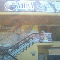 Photo taken at Sativa Pizzaria by Magno V. on 2/1/2013