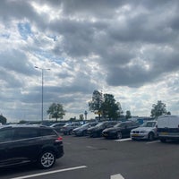Photo taken at Schiphol P3 Langparkeren by Bieb on 8/20/2022