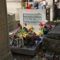 Photo taken at Tombe de Jim Morrison by Bieb on 10/22/2022