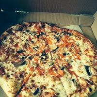 6/2/2014にObieomarkusがFamous Pizzaで撮った写真