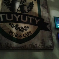 10/5/2012 tarihinde Miriam P.ziyaretçi tarafından Tuyuty Pub Café'de çekilen fotoğraf
