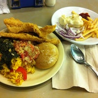 Photo taken at Woodruff Dining Hall by Hoki T. on 11/7/2012