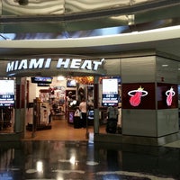 7/6/2013에 Hoki T.님이 Miami HEAT Store에서 찍은 사진