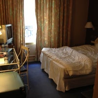 Foto tomada en BEST WESTERN Hotel Arosa  por Anne L. el 12/1/2012