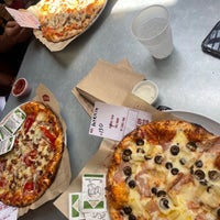 Foto scattata a Mod Pizza da Patt B. il 7/21/2023