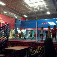 9/15/2012 tarihinde Sarah M.ziyaretçi tarafından jumpstreet indoor trampoline park'de çekilen fotoğraf