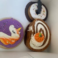 Foto tirada no(a) &amp;quot;Sensitive Sweets&amp;quot; Gluten Free Bakery por Sandy P. em 10/29/2022