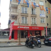 Photo taken at Şerifali Pizza Pizza Delivery by K€maL on 3/25/2014