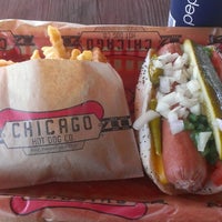 Das Foto wurde bei Chicago Hot Dog Co. von Andy @. am 10/12/2013 aufgenommen