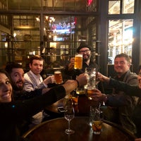 Foto diambil di Flatiron Hall Restaurant and Beer Cellar oleh Nick M. pada 5/20/2018