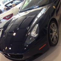 9/2/2014에 Jackie O.님이 Ferrari/Maserati Auto Gallery Woodland Hills에서 찍은 사진