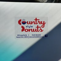 Foto tirada no(a) Country Style Donuts por Kyle F. em 10/29/2022
