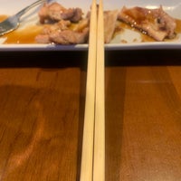 Foto diambil di Raku Sushi oleh Marina C. pada 9/24/2021