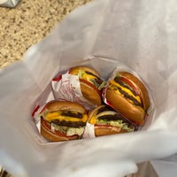 Photo taken at In-N-Out Burger by maxmoriss on 6/11/2023