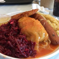 Das Foto wurde bei DRM EUROPEAN delicatessen von Chuck W. am 7/18/2017 aufgenommen