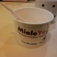 Снимок сделан в Mieleyo Premium Frozen Yogurt пользователем Ashley B. 10/27/2012