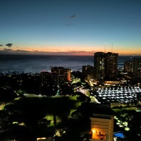 Foto tirada no(a) Holiday Inn Express Honolulu-Waikiki por Samantha B. em 12/14/2021