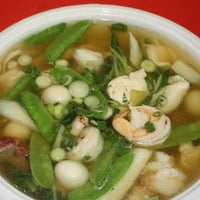 Das Foto wurde bei Chifa Du Kang Chinese Peruvian Restaurant von Anson Tou am 10/31/2012 aufgenommen
