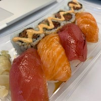 Foto tirada no(a) Bento Sushi por jeffrey a. em 9/4/2019